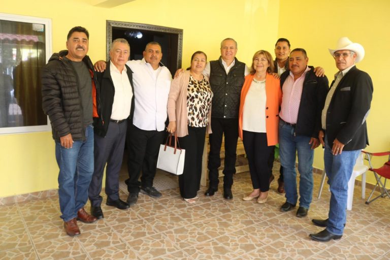 Acuerdan síndicos y Vargas obras carreteras en Ahome