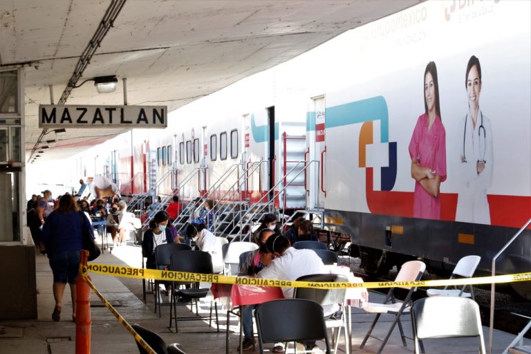 Se va el Doctor Vagón, pero atienden a decenas en Mazatlán