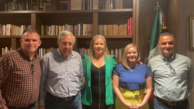 Pactan Rocha y maestros fin a paro en Conalep