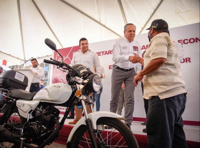 Entrega Vargas $2.2 millones a negocios