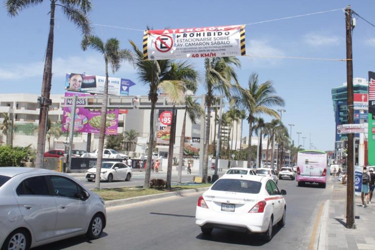 Está prohibido estacionarse por la avenida Camarón Sábalo