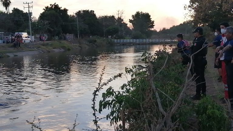 Muere menor al caer a canal de Recursos desde un puente