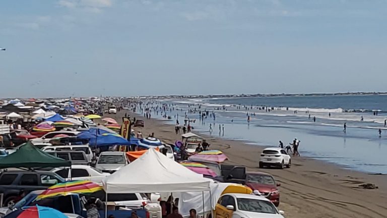 Aumenta turismo 35% en playas de Navolato en un día