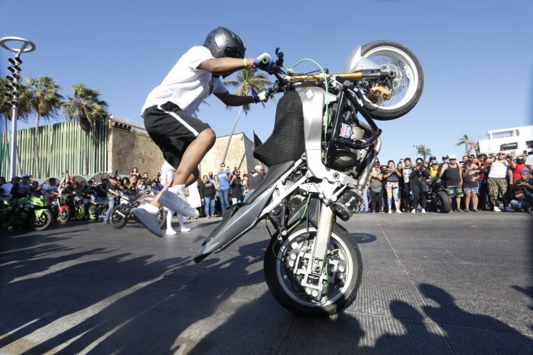 Aperturan desfile de la Semana de la Moto Mazatlán