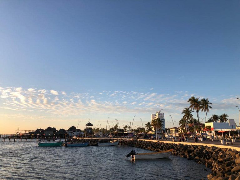 Reclaman ambulantes orden en Altata