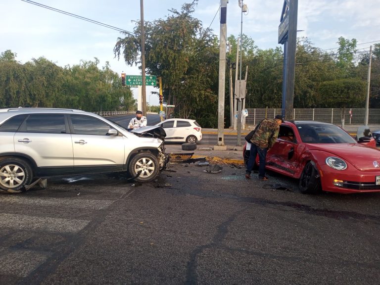 Alguien se pasó el alto; un herido en el malecón