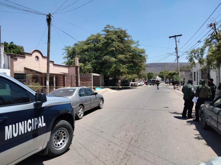 Iban con su esposa; lo ejecutan de 8 disparos