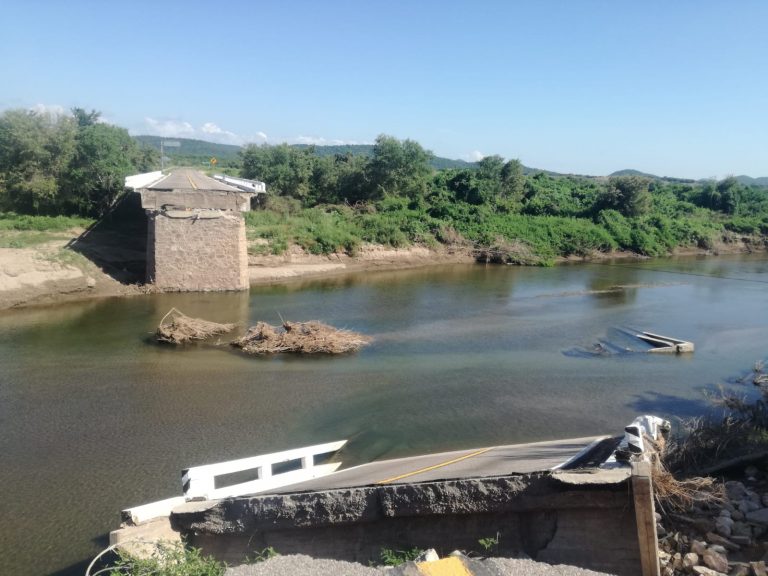 Lo derrumbó el ciclón el año pasado, apenas lo licitan