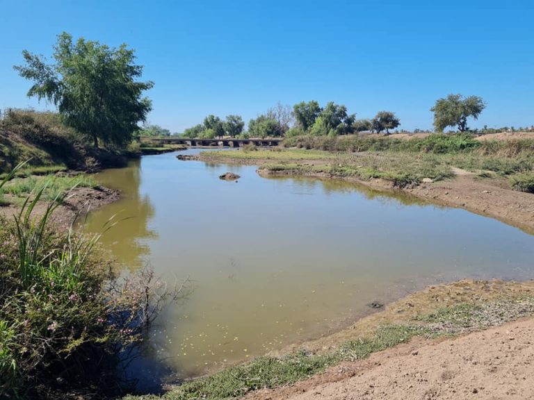 Baja nivel del río; abierto paso por puentes en Navolato