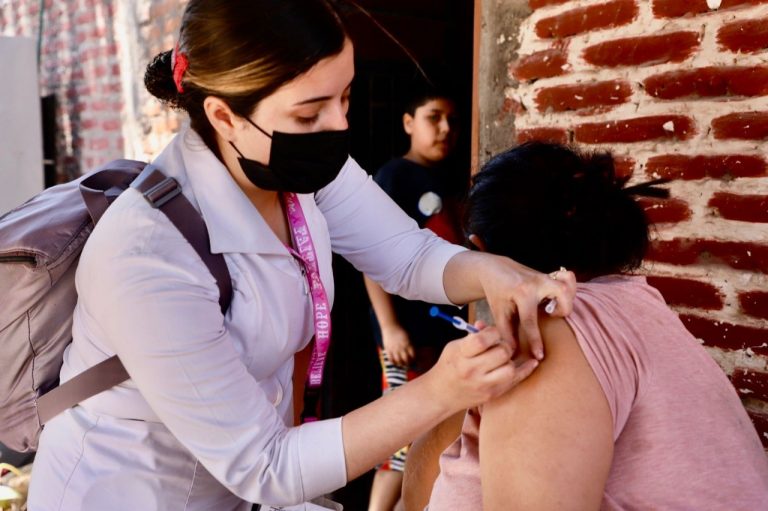 Abren vacunación COVID para los mayores de 18