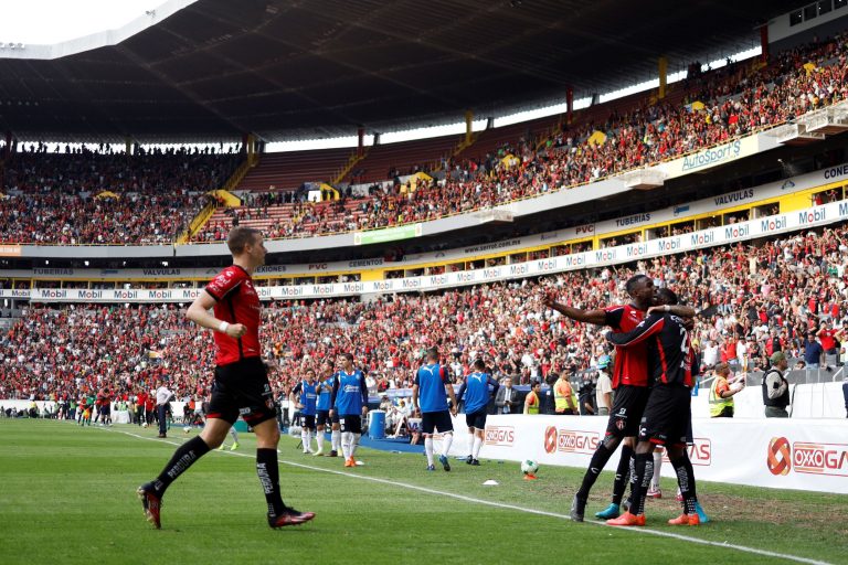 ¡El campeón está en semifinales!