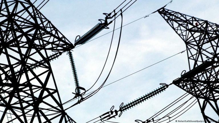 Corta Rusia suministro eléctrico a Finlandia