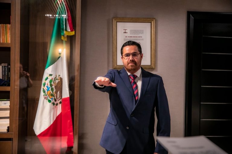 Destituye Rocha a Cuén; llega el director del DIF Sinaloa