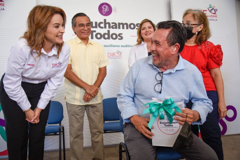 ¡Escuchamos todos! Otorga Ahome 39 aparatos auditivos a 22 personas