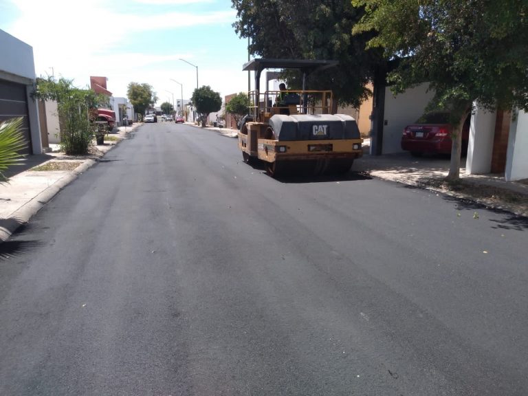 Reportan calle por daños y reencarpetan en Valle Alto