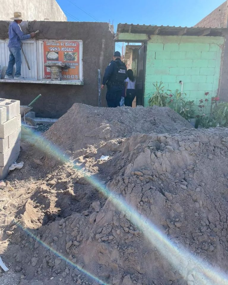 Por mal estado le construyen casa a abuelita y sus 3 nietas