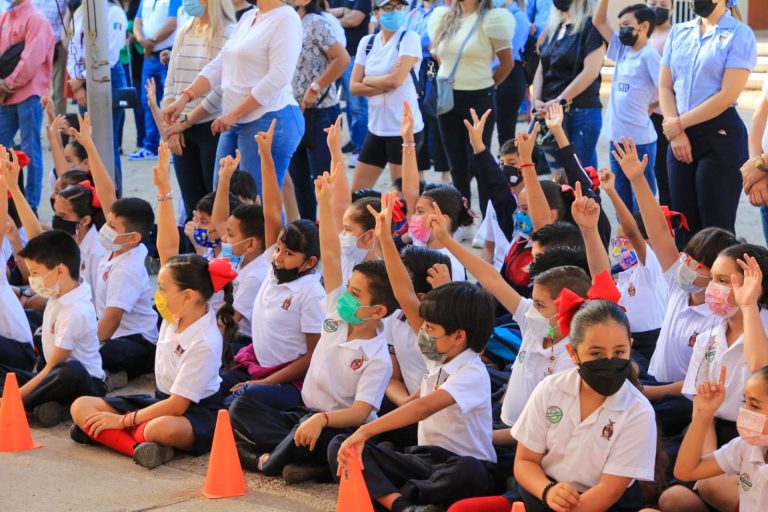 Inicia en escuelas vacunación COVID-19 a los de 12 a 14 años