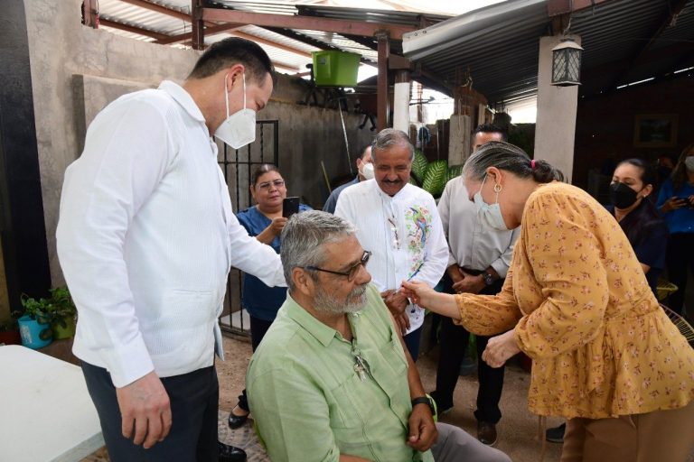 Reconoce Estrada a Salud municipal por lucha contra el COVID