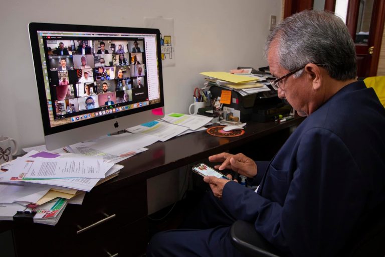 Gana Estrada suspensión de juicio político