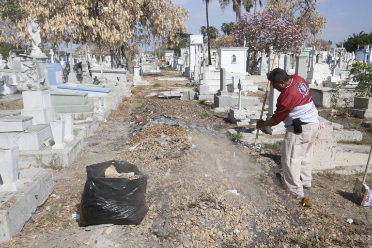 Da Mazatlán acceso a panteones de 7 a 7 el Día de Madres