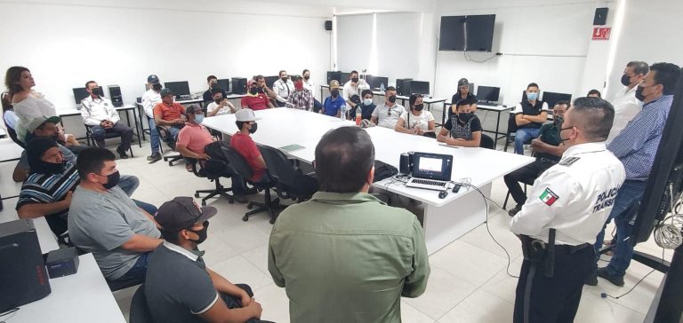 Suma Navolato 80 motociclistas con curso vial