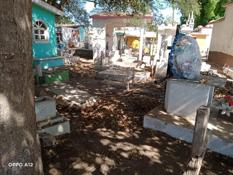 Satura pandemia panteones en Bachimeto, Navolato