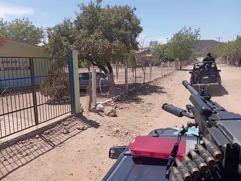 Evacuan a 113 tras enfrentamientos en la sierra de Sinaloa municipio