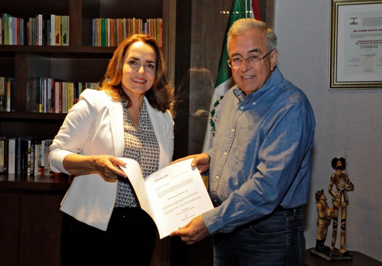 Entrega Rocha a priista el Registro Civil