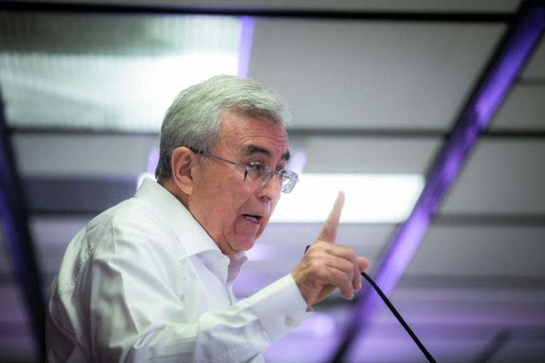 Que no haya pánico, estén tranquilos, dice Rocha