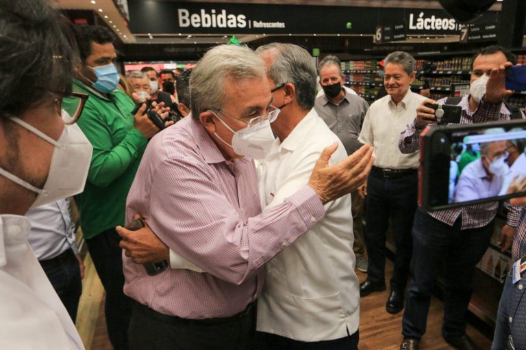 Se reúne Estrada con Rocha; lo están engañando, afirma