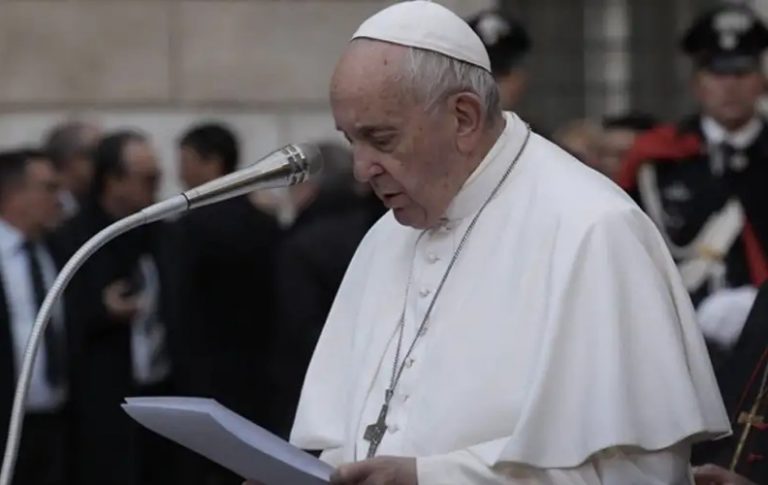 Papa Francisco pide abandonar la violencia en Ecuador