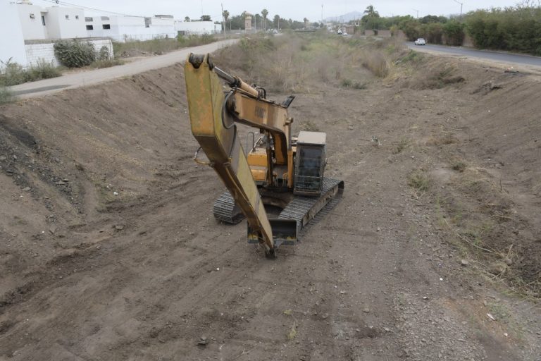 Inicia Culiacán en 12 puntos limpieza de arroyos, drenes y canales