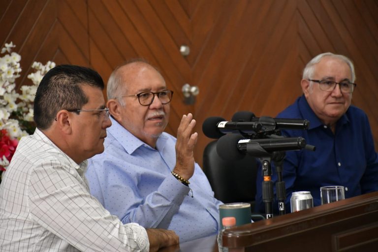 Condona Nafta $111 millones a Mazatlán en intereses