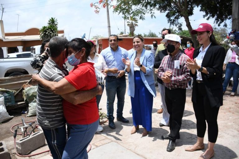 Celebran en Costa Rica entrega de viviendas a familias pobres