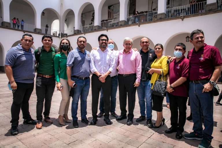 Apenas ‘tumban’ a Estrada y luce Gober foto en Ayuntamiento