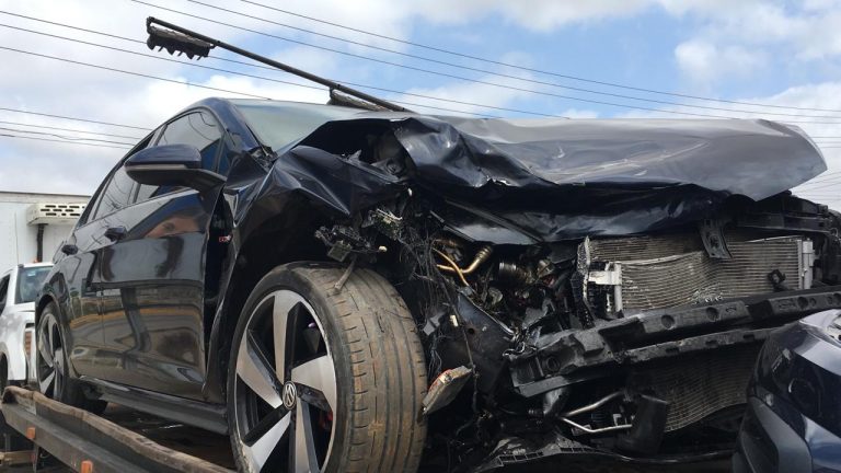 Deja dos heridos choque frente al nuevo Palacio en Navolato