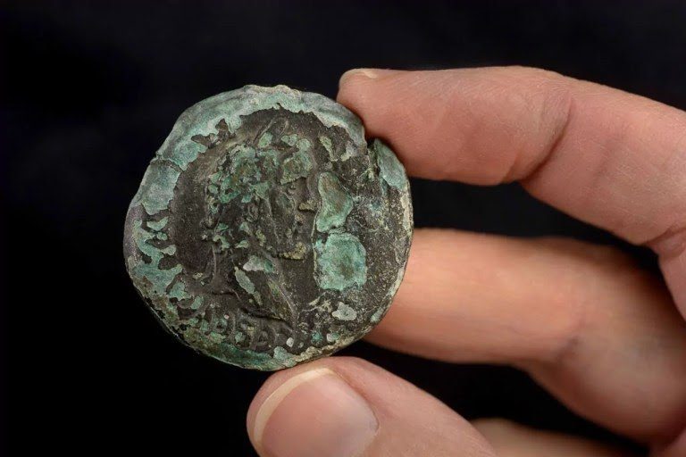 Hallan en Israel moneda de mil 800 años