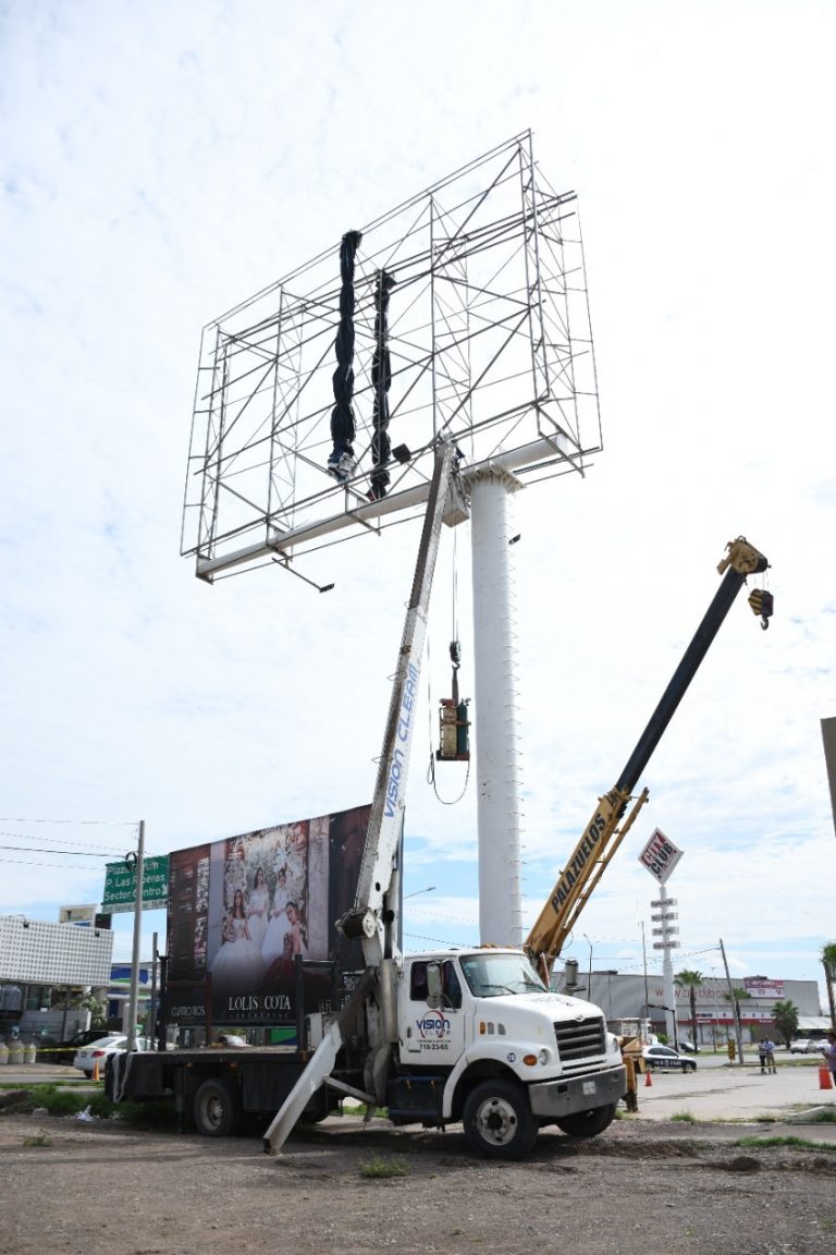 Detectan 12 espectaculares irregulares en Culiacán