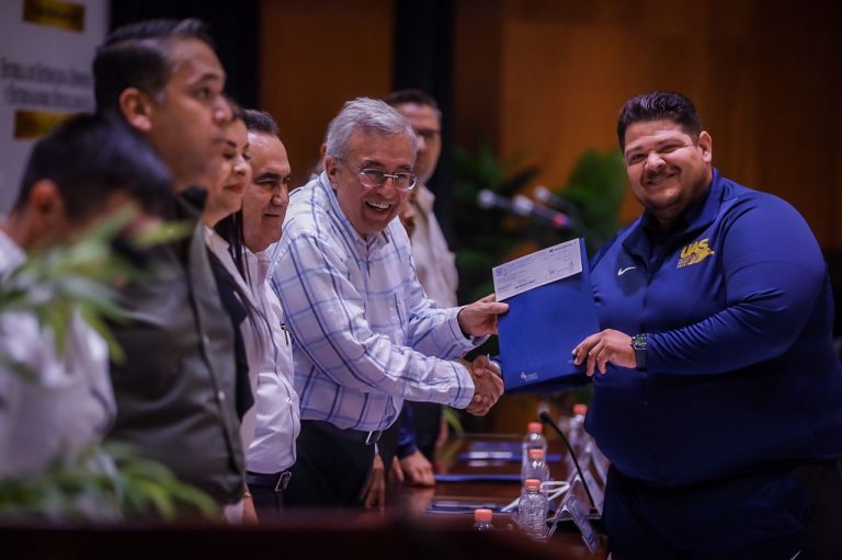 Promete Rocha duplicar apoyo económico a deportistas de la UAS
