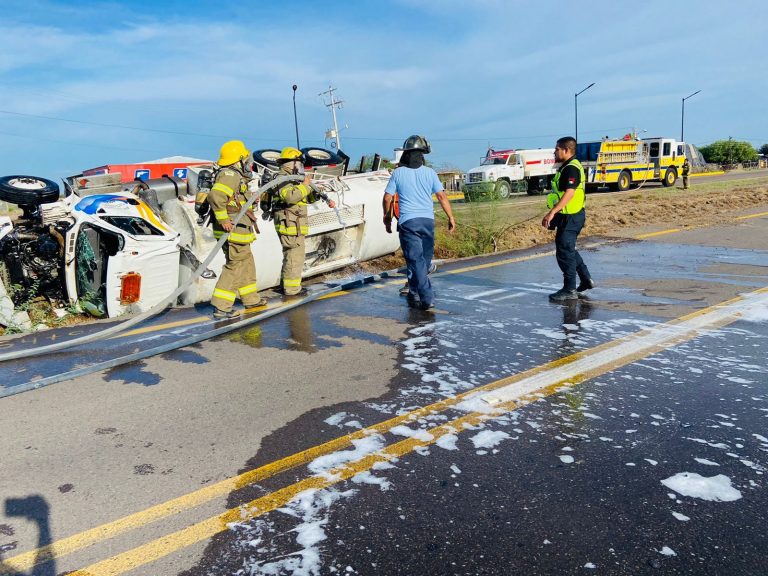 Retiran pipa con gasolina que se volcó en la México 15