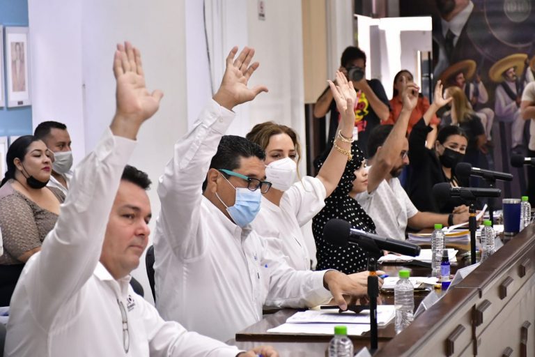 Avalan otorgar reconocimiento al mérito femenino