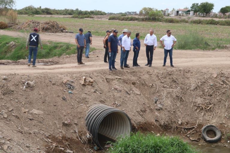 Supervisa Gerardo Vargas Landeros obras en proceso en la zona rural