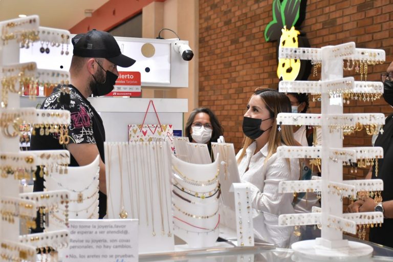 Multan en Mazatlán a 15 negocios por violar normas COVID