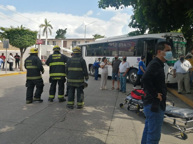 Son 21 los heridos en choque de urbano en Culiacán