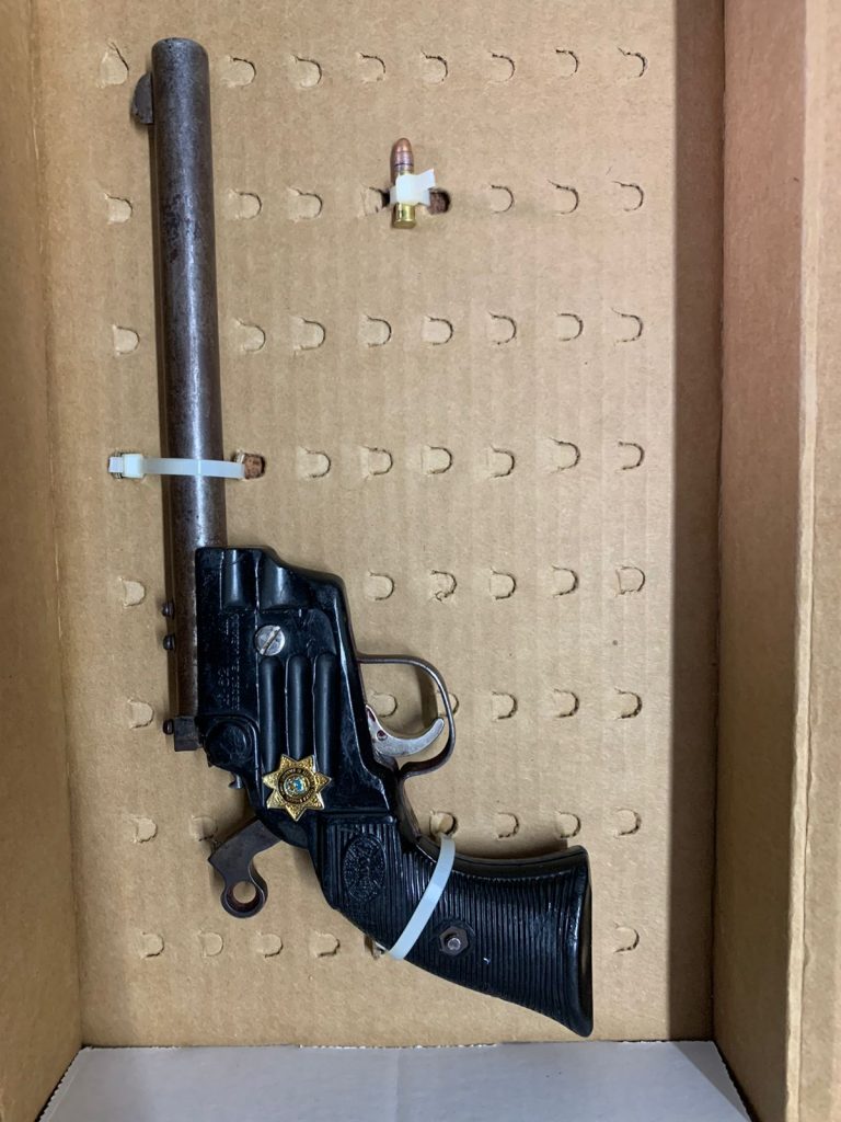 Portaba una calibre 22, intentó huir, pero es arrestado