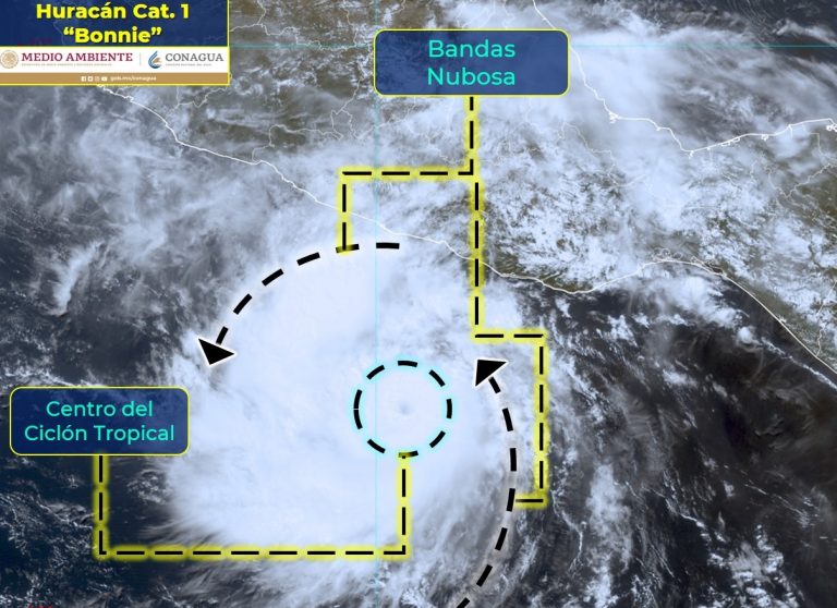 Se intensifica huracán Bonnie frente a Oaxaca y Guerrero