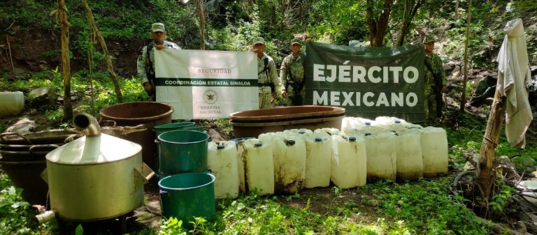 Exhiben militares laboratorios clandestinos en Culiacán