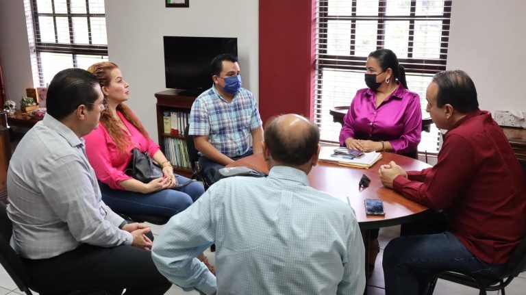 Plantea Canaco a Margoth Urrea fortalecer al comercio formal