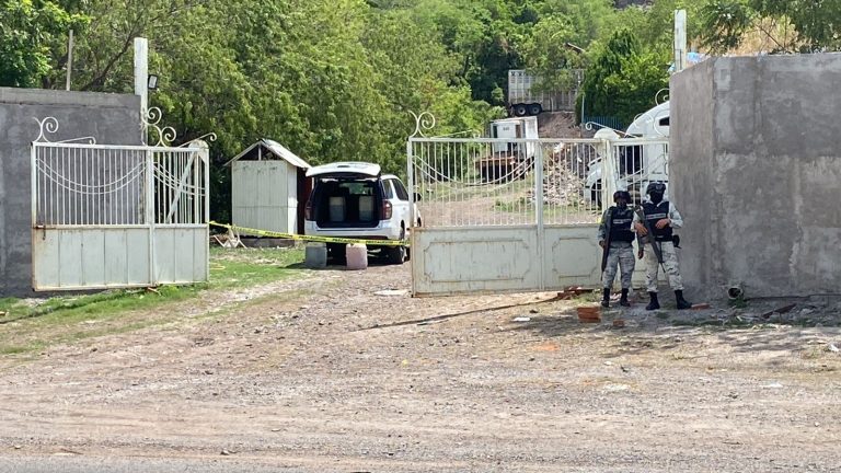 Aseguran rancho al sur de Culiacán; presumen sustancias químicas