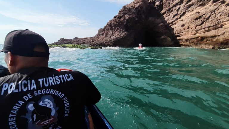 Rescatan cuerpo de turista que se lanzó de catamarán